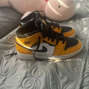 Selling Jordan 1s taxis for $130